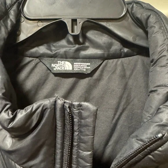 The North Face Men's Black Puffer Jacket 550 - Picture 4 of 5